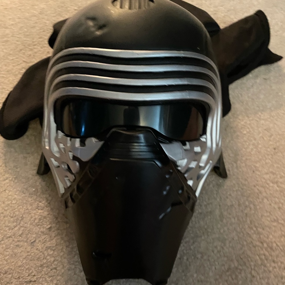Kylo Ren Star Wars voice changing electronic mask